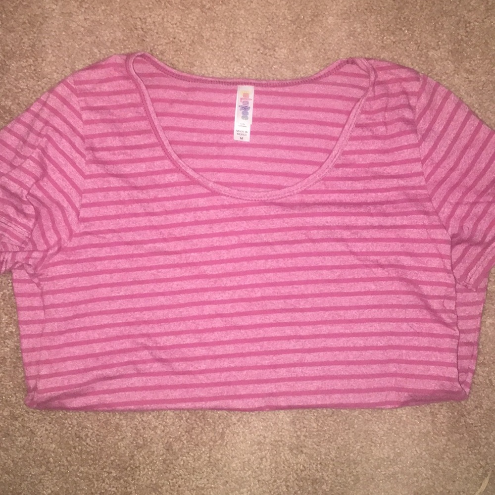 Medium Lularoe Classic T